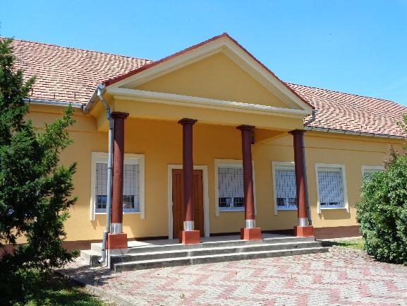 század első felében emelt, vagy korábbi épület átalakításával született jelentős tömegű épület