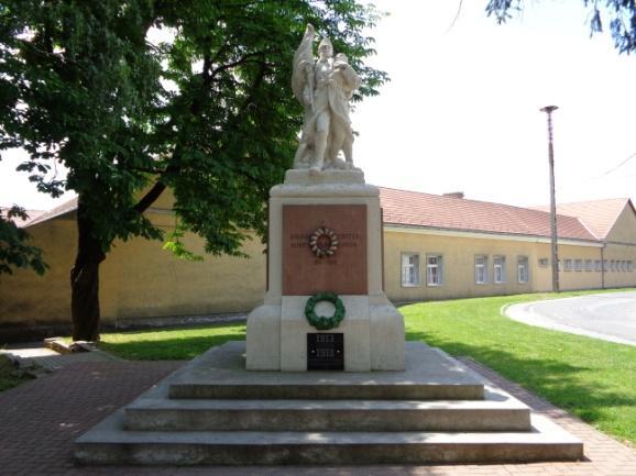 egésze karbantartott állapotú Szentlőrinc, Pécsi utca HELYRAJZI SZÁM: 637/2 I.