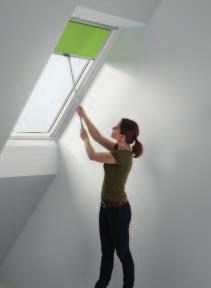 Kényelmes napi használat Kézi távműködtetők A tetőtéri ablak túl magasan van és az árnyékolót sem éri el kézzel?