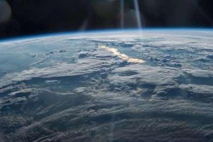 A Föld teljes vízkészlete: 2 milliárd km³ (ami a föld tömegének 1 %-a).