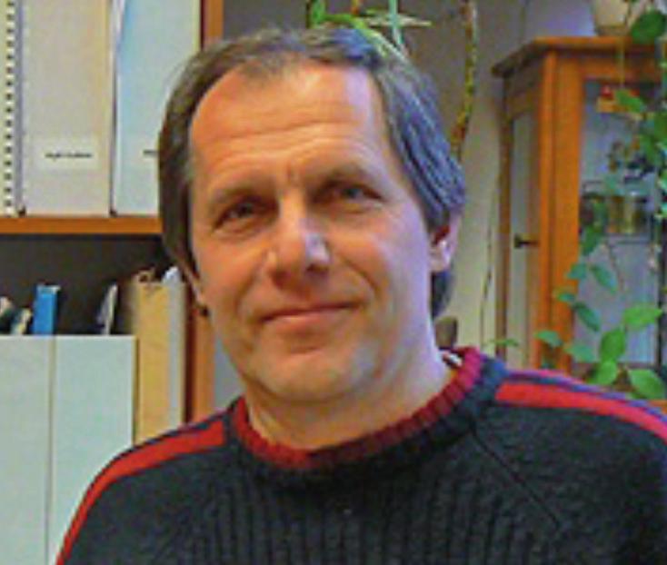 Szent-Györgyi Albert-díj plakettje Az Apáczai Csere János-díj plakettje Marosi György gyógyszertechnológiával foglalkozik.