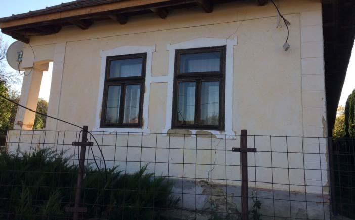 füstlyukas tetőforma.