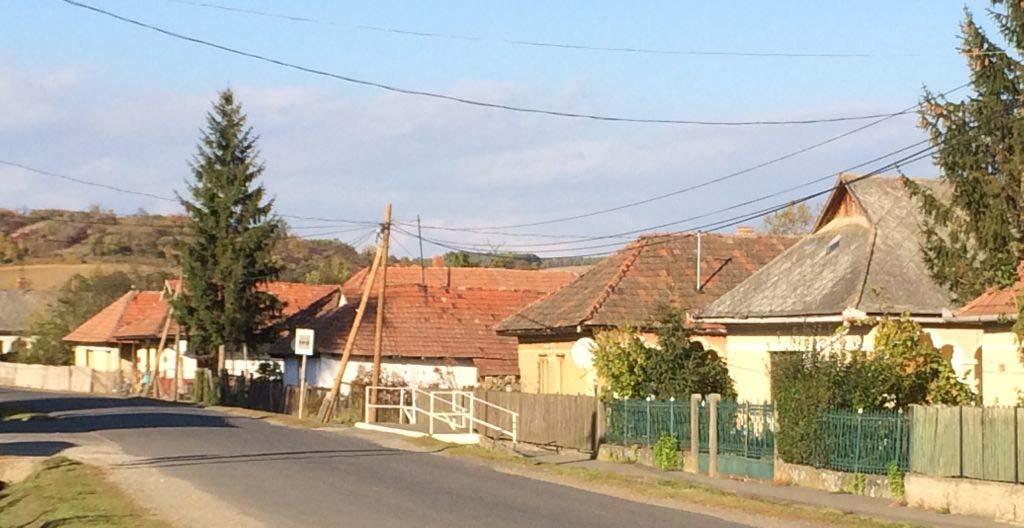 képek), csakúgy, mint a főút