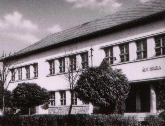 Általános Iskola Az épület 1940 1941-ben épült, Gaál