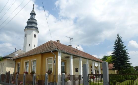BEÉPÍTÉSRE SZÁNT FALUSIAS TELEPÜLÉS- RÉSZ A magyar falusi és kisvárosi környezetkultúra során sohasem érezte szükségét annak, hogy egy korábbi megoldást, mint korszerűtlent elvessen, és azt neológ, a