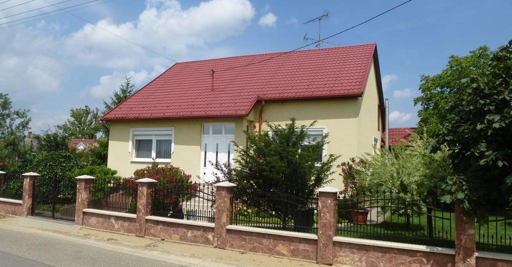 Az oszlopos, lábazatos kerítés