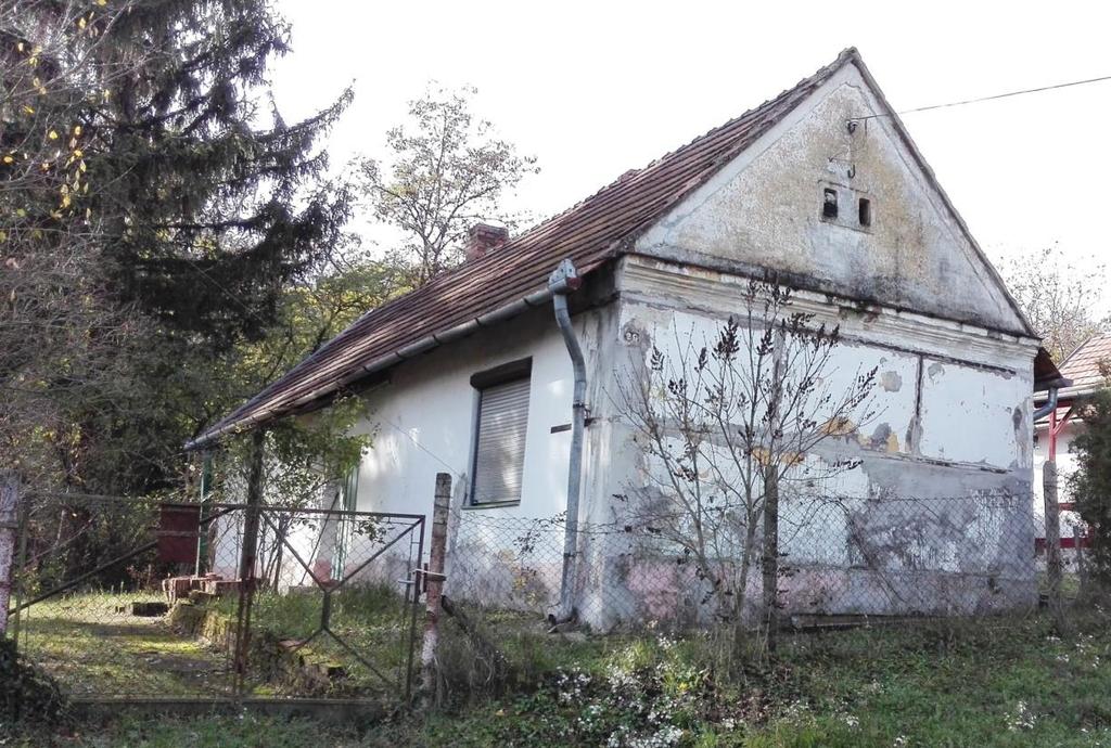 Bocfölde népi építészeti értékeit őrző meglévő lakóépületek egységes képet mutatnak: az utcára merőleges tengelyű épületek egyszerű nyeregtetővel fedve.