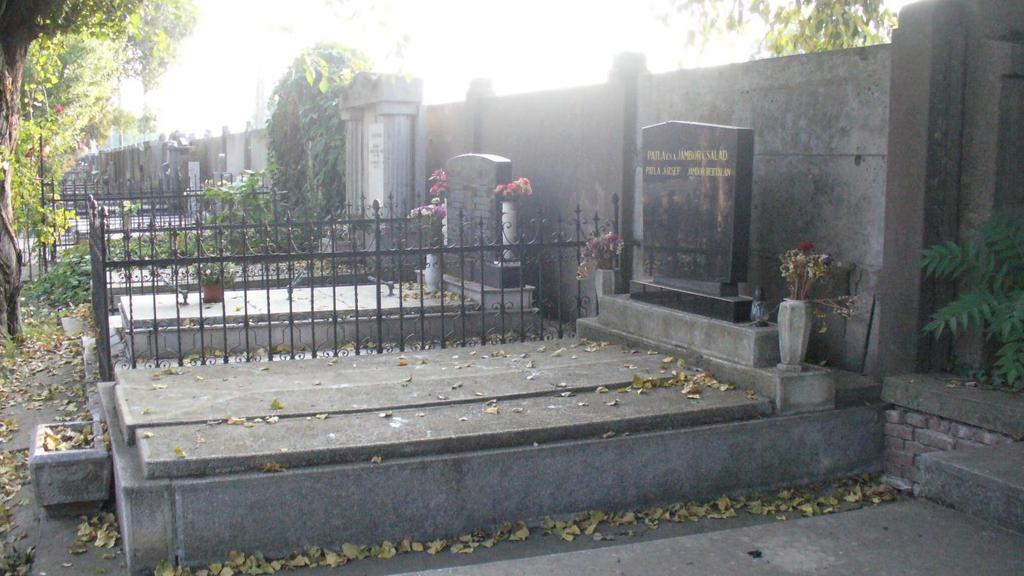 találkozása Sírboltok: a