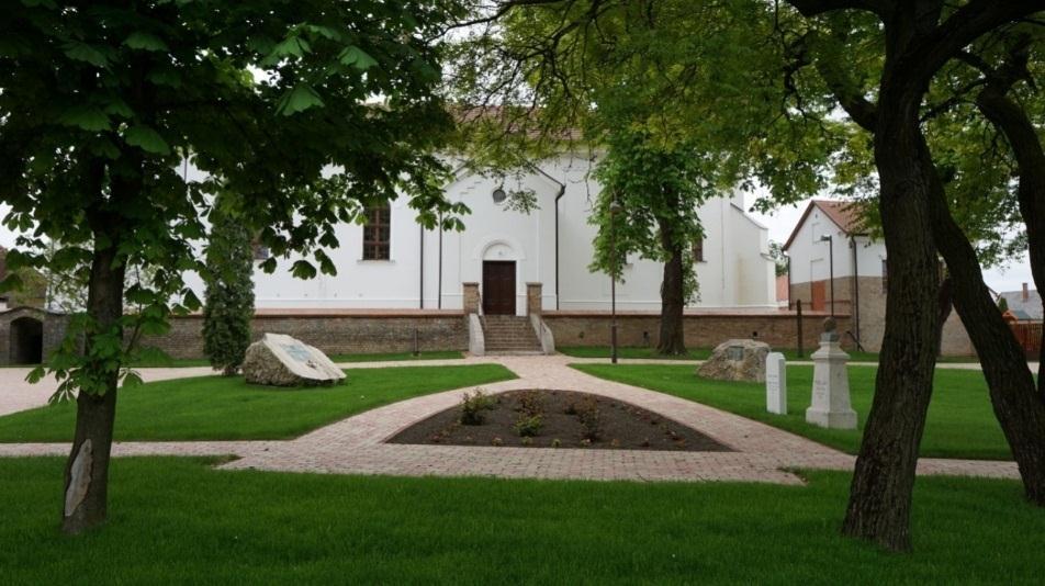 világháború idején a tornyot német katonák szétlőtték. A toronycsonkot 1975-ben adományból 25,7 méter magasságig visszaépítették, és ideiglenes sátortetővel fedték be. A II.