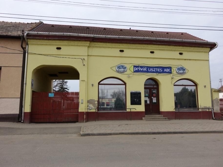 közterületi hirdetőfelületeket.