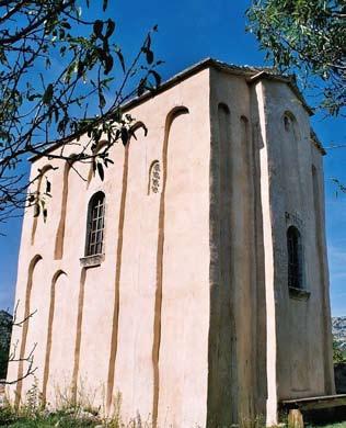 11 E típust követi a feltehetően a 12. század közepéről származó így a kaposzsentjakabi templomnál valószínűleg későbbi spalatoi Szt. Miklós templom is.