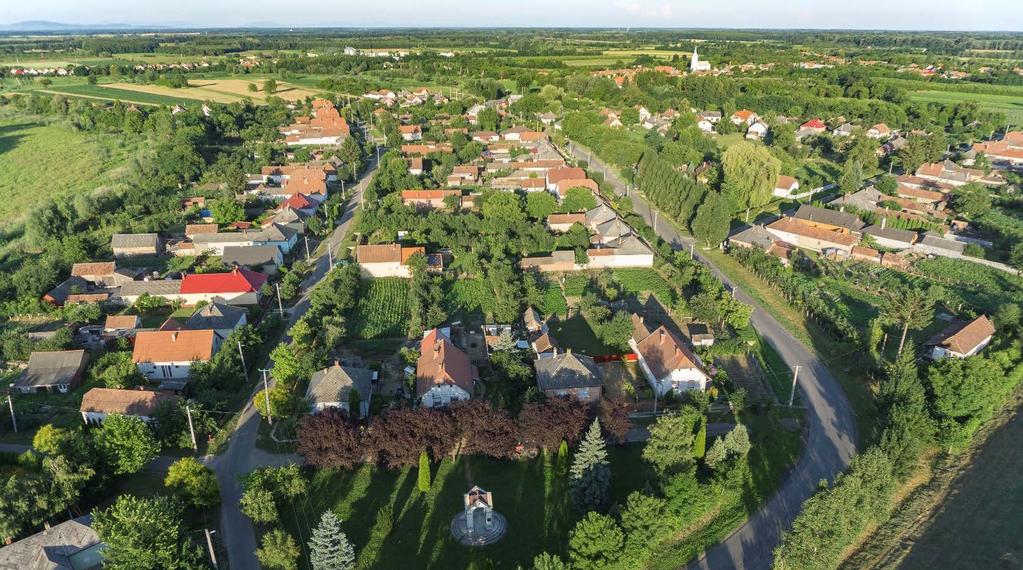Újonnan építeni kívánt épület esetében, oldalhatáron álló beépítést kell alkalmaznunk. A kertes házak elengedhetetlen kelléke a megfelelő méretű tároló.