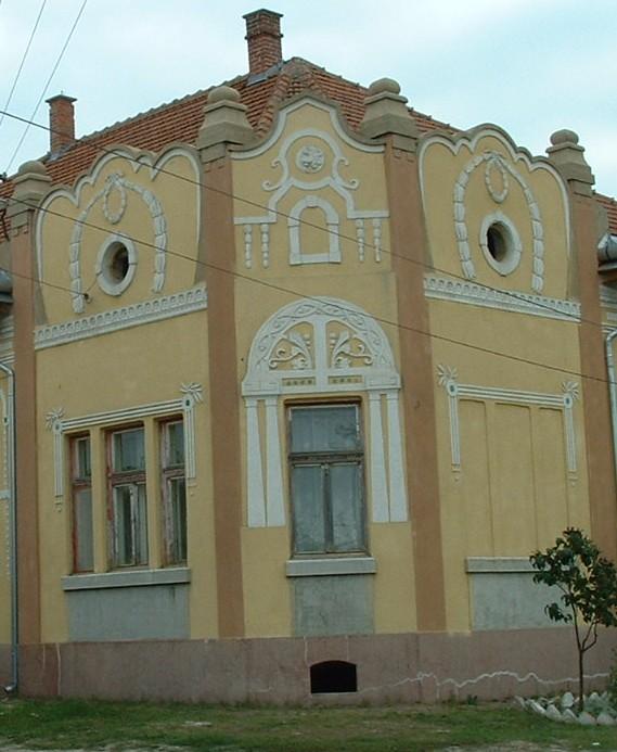 Gyárrészlegek települtek ide, kiépült a szociális intézményrendszer.