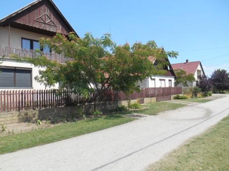 épületek kontyolt