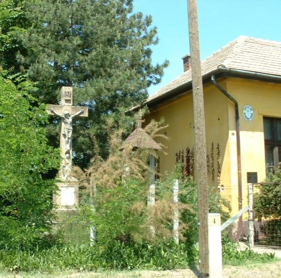 A tájat szántóföldi növénykultúra jellemzi, melyet kisebb-nagyobb foltokban legelők, rétek, itt-ott vízfoltok, kisebb erdőfoltok, nagyobb gyümölcsösök