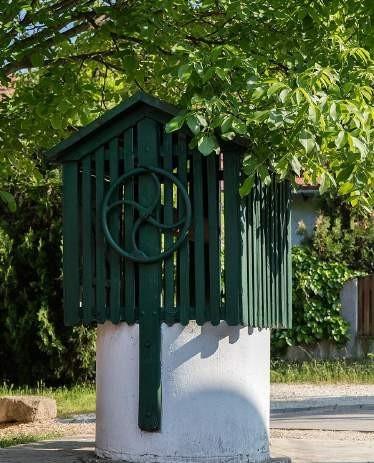 vaskút, stb.) is. Ezek különösen akkor hasznosak, ha eredeti funkciójukat is be tudják tölteni.