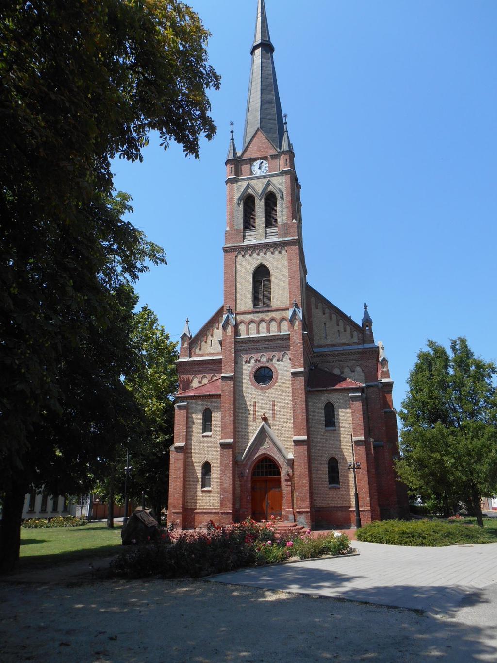2 Tiszakécske bemutatása Ókécske közepén, a Templom téren találjuk a neogótikus 1906-1909 között épült Református Templomot Az