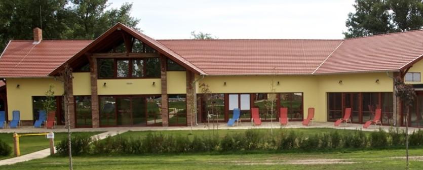 A Holt- Tisza a tiszai árvízvédelemi töltések megépülése után a belvizek tározásán kívül a halászati hasznosítású volt.