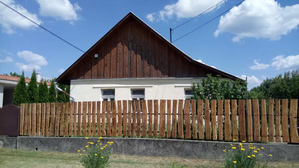 településszerkezet, az utcahálózat megőrizte eredeti
