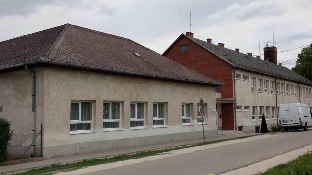Településközponti terület BEÉPÍTÉS, ÉPÜLETMAGASSÁG A központi területen, csakúgy, mint Dány egészén, jellemző az oldalhatáros beépítés.