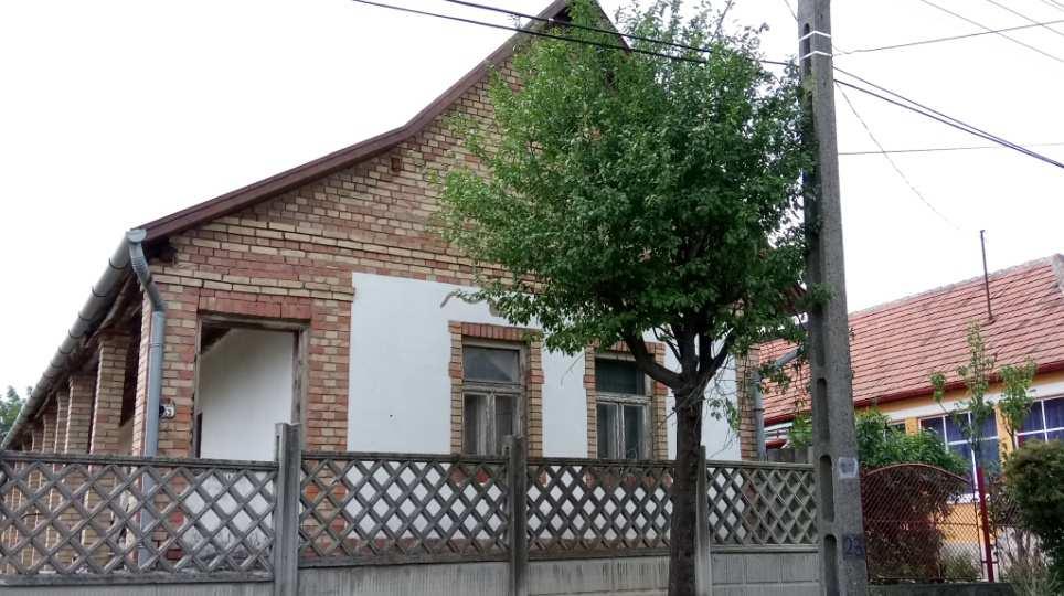SZÍNEK AJTÓK, ABLAKOK 5. Építészeti útmutató Az épületek színezése nagyon fontos. Ma már bármilyen színt lehet festeni és vakolni.