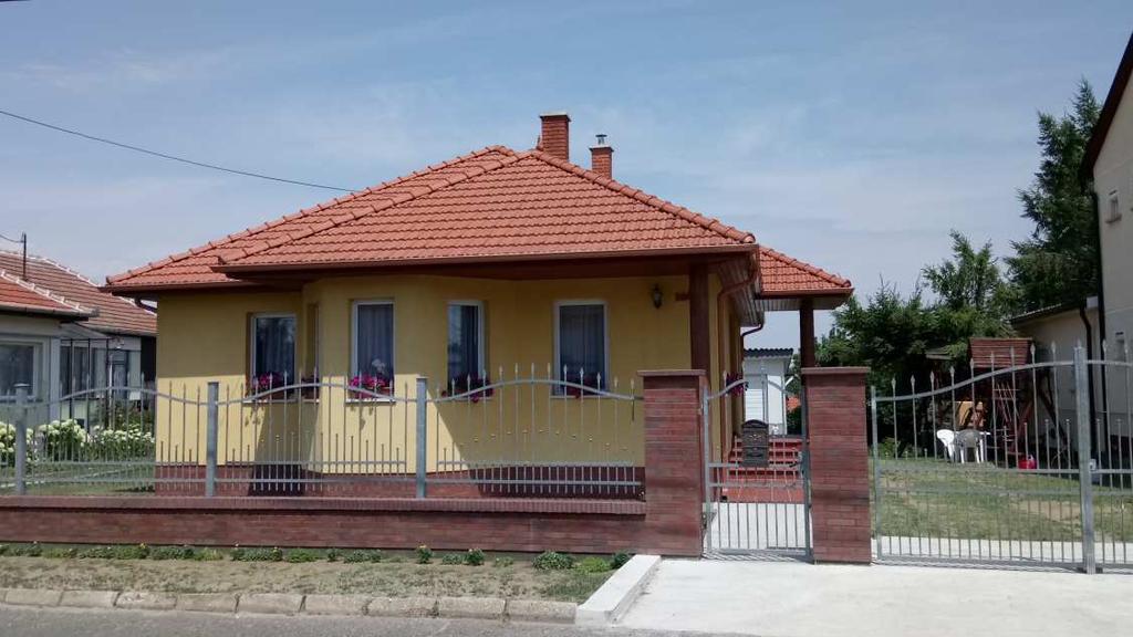 5. Építészeti útmutató HOMLOKZATKÉPZÉS, ANYAGHASZNÁLAT Jó megoldás a vakolt