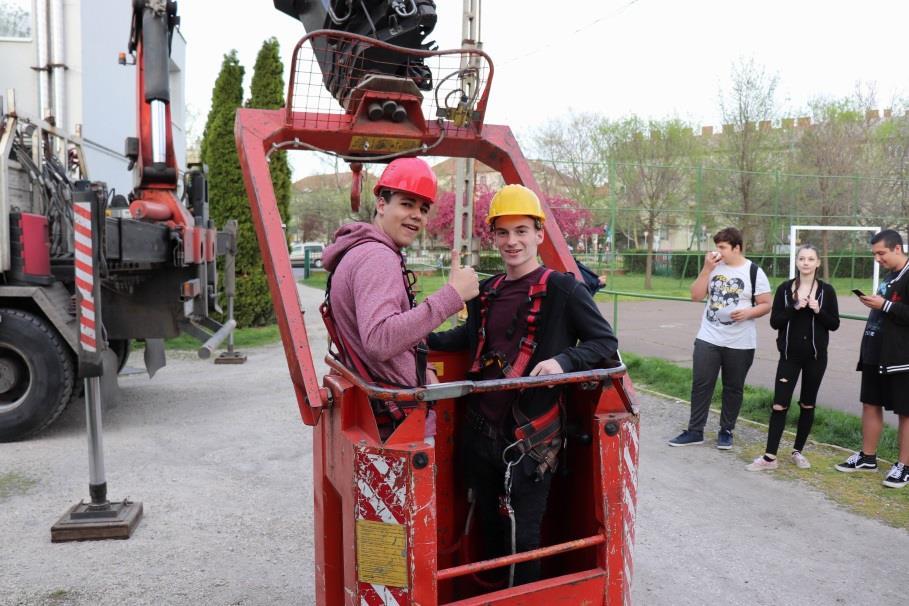 Az első pillanat, beszállás a kosárba és a