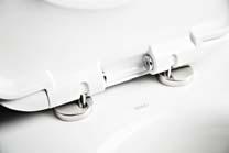 Az új, kikattintható fém felfüggesztő elemek segítségével az ülőke könnyen levehető a WC-kagylóról, így az általában nehezen hozzáférhető helyek is egyszerűen tisztíthatóak.