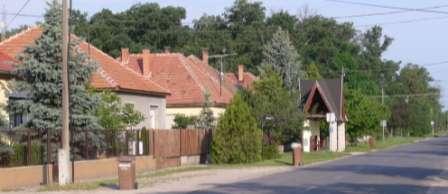 A telekméret jellemzően 1200 m 2 feletti, átlagosan 1500-1600 m2 körüli.