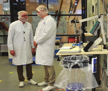 álltak elő: egy csuklón hordható, a vércukorszintet, valamint a vér-kortizol és interleukin-6 szintjét az izzadságból mérő eszközt kreálva.