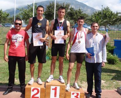 Najbolji u trci na 200m sa članovima Anti-doping komisije Atletičari AK Nikšić Aleksandar Miletić, Slađana Perunović i Kristina Dubak PRVENSTVO SRBIJE U VIŠEBOJIMA Novi Sad, 08. i 09.jun 2013.