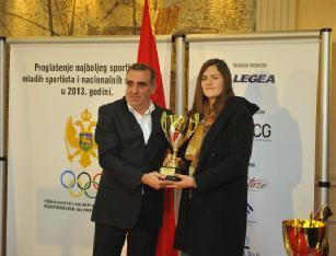 Valjalo bi da nam obezbijede dobre pripreme, dobru teretanu, sve što je potrebno. Nadam se da će biti bolji kako vrijeme bude odmicalo, rekla je Kristina Rakočević.