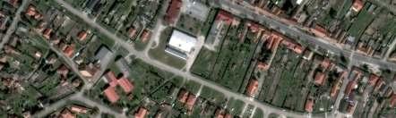 Emellett a nagyközséget nevezett út átszeli, a belterületi, központi területeken a beépítés előkert nélküli. Forrás: Google Earth Előzőek alapján kérjük az OTÉK jelzett előírása alóli felmentést. 2.3.
