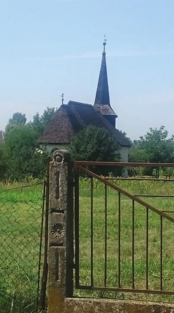 Sisakot és a szoknyát zsindellyel