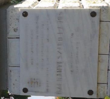 Eleinte ügyvédként, majd törvényszéki bíróként dolgozott.