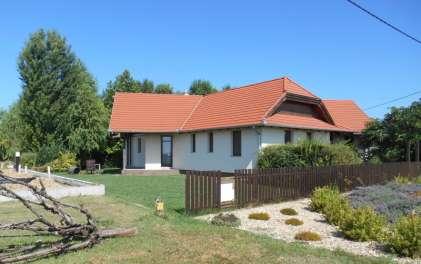 lakóházak
