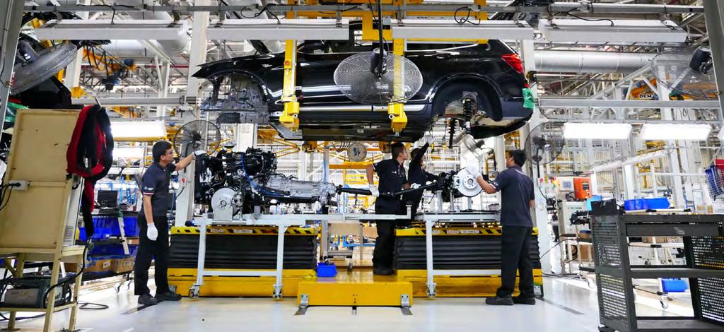 TARTALOMJEGYZÉK AKTUÁLIS DEBRECENBEN ÉPÍT GYÁRAT A BMW A BMW évi 150 ezer autó gyártására alkalmas gyárat épít Debrecenben, a július végi bejelentés szerint több mint egymilliárd euróért, vagyis több