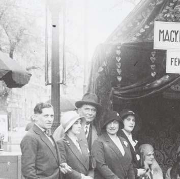 FOTÓ 66 F Idén is gyűjtsd kedvenc színészeid aláírását a Színházak Éjszakája különszám hátoldalán! Fotó: 1933, www.fortepan.
