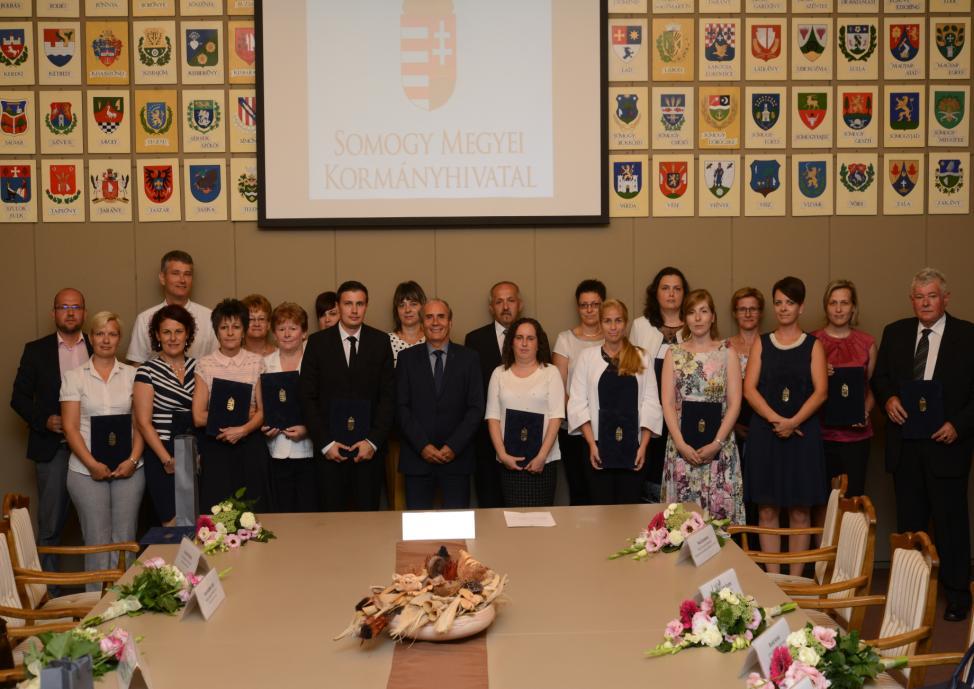 Elismerések Elismerések nemzeti ünnepünk alkalmából Somogy Megyei Kormányhivatal címertermében augusztus 20.