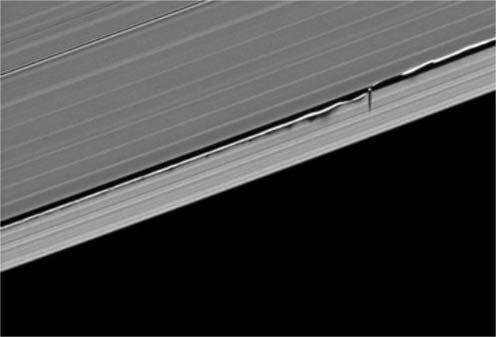 (NASA/JPL/SCI) Három hold Io, Ganymedes, Callisto árnyéka látszik a Jupiter korongján.