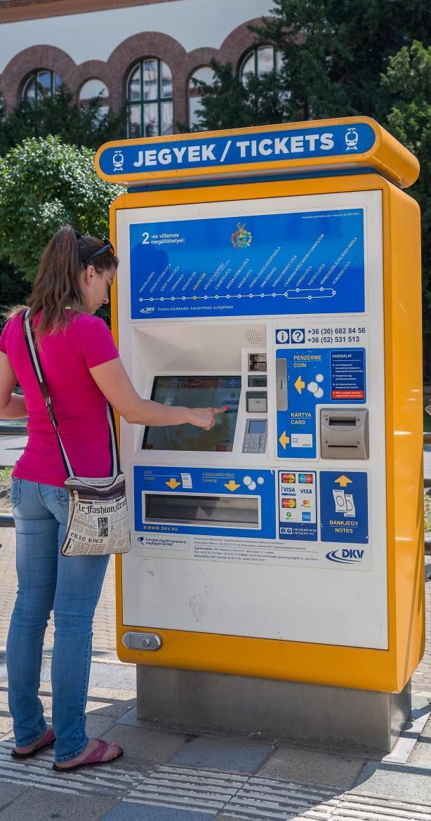 DEBRECENI TÖMEGKÖZLEKEDÉS FEJLESZTÉSE VALÓSIDEJŰ MOBIL APPLIKÁCIÓ Hivatalos debreceni menetrendi és
