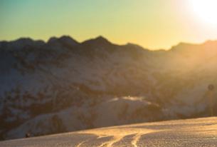 TRAVEL 2018/19 Szívvel-lélekkel készítve stájer specialitások a Schladming- Dachstein régióban. 2018/19 TRAVEL Érintetlen sípályák reggel és csodás természeti élmények délután a Grossarltal régióban.