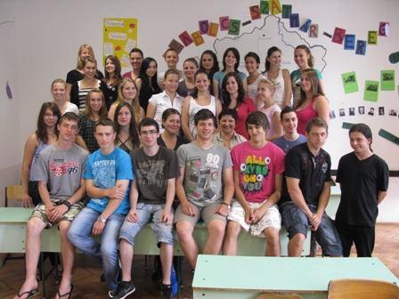OSZTÁLYAINK Farkas Valéria osztályfőnök Ádám Laura Bognár Beáta Csík Ramóna Csonka Dóra Csontos Brigitta Erdő Norbert Fekete Hargitta Fülöp Katalin Gábris Ferenc Gémesi Melinda Horváth Krisztina