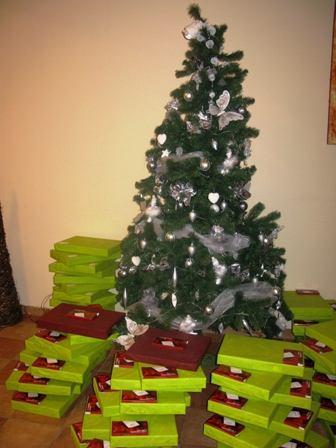 A TANÉV ESEMÉNYEI OSZTÁLYKARÁCSONYOK 2010. DECEMBER 21. A 2010-es év utolsó tanítási napjának 5-6. órájában osztályaink karácsonyi partikat rendeztek.