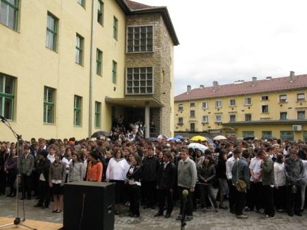 A TANÉV ESEMÉNYEI TANÉVNYITÓ ÉRTEKEZLET 2010. AUGUSZTUS 31. Az alakuló értekezleten Dr. Vuity Valéria igazgatónő értékelte a 2009/2010-es tanévet.