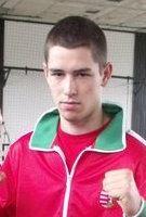 PÉLDAKÉP Vidákovics Patrik 13.D Négy évvel ezelőtt elkezdtek érdekelni a küzdősportok, kezdetben a thai-box-ra figyeltem fel, ki akartam próbálni.