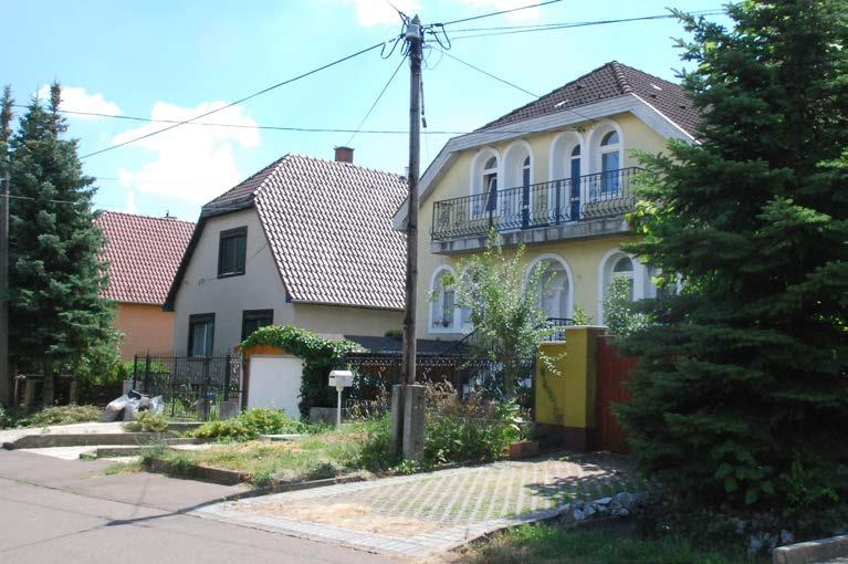 Új házak építésénél nem kívánatos a túl tördelt, sok felületből álló tetőforma. 5.2.