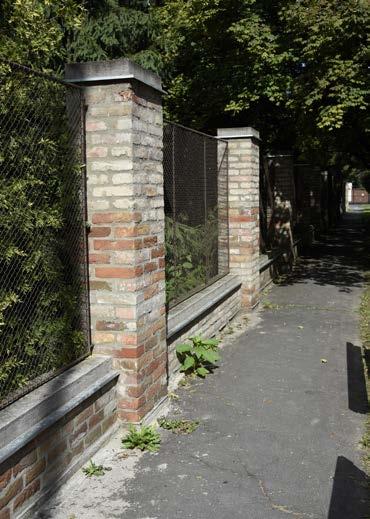 Ipari épületekről lévén szó legtöbbször nagy terekre és ezáltal nagy tömegre van szükség és meghatározó