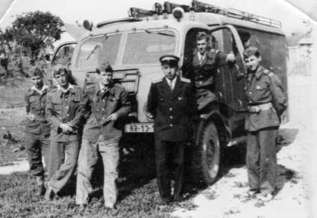 Az 1967-es tűzoltóverseny lánycsapata.