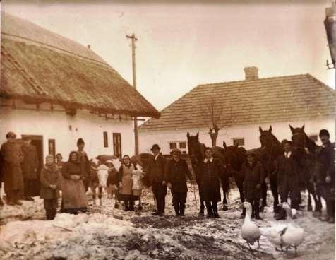 Régmúlt idők Csicsó, Alsó utca az 1900-as évek eleje szülők: Nagy Elek kovács és Pázmány Eszter, gyermekeik: Nagy Eszter, Nagy Elek bognár, Nagy Géza kovács, Nagy